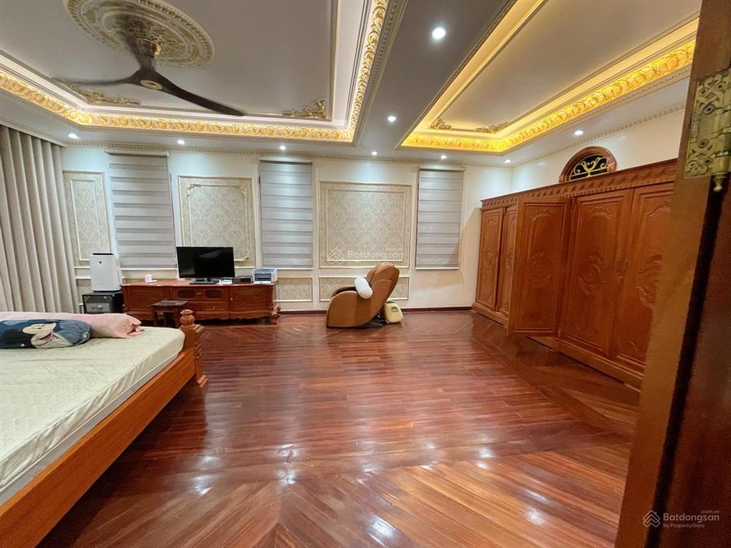 Chính chủ gửi bán bt đơn lập góc paris 247m2 full nội thất có thang máy vinhomes imperia. 39.2 tỷ
