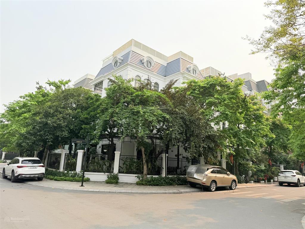 Chính chủ gửi bán bt đơn lập góc paris 247m2 full nội thất có thang máy vinhomes imperia. 39.2 tỷ