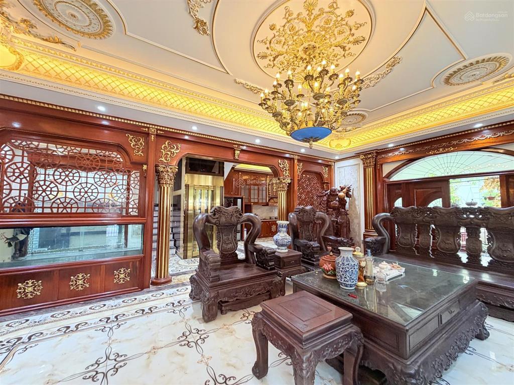 Chính chủ gửi bán bt đơn lập góc paris 247m2 full nội thất có thang máy vinhomes imperia. 39.2 tỷ