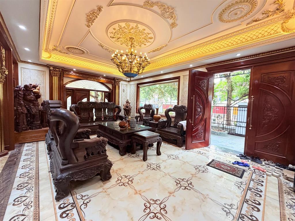 Chính chủ gửi bán bt đơn lập góc paris 247m2 full nội thất có thang máy vinhomes imperia. 39.2 tỷ