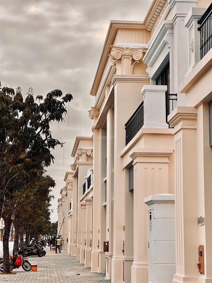 Bí tiền bán gấp căn shophouse 90m view hồ + sân golf vũ yên giá 5,99 tỷ