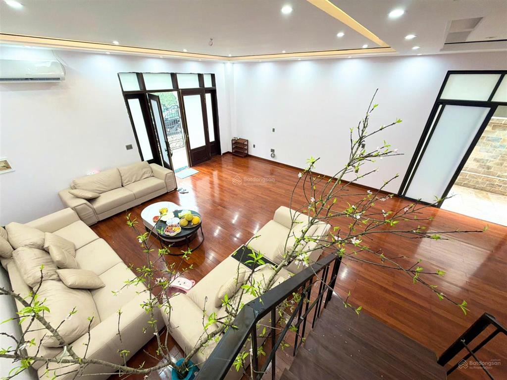 Chuyển nhượng bt song lập hoàng gia vũ yên 180m2, full nội thất view hồ, giá 16.6 tỷ