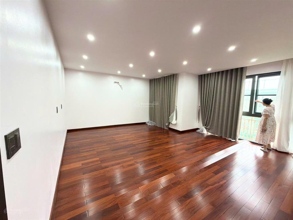 Chuyển nhượng bt song lập hoàng gia vũ yên 180m2, full nội thất view hồ, giá 16.6 tỷ