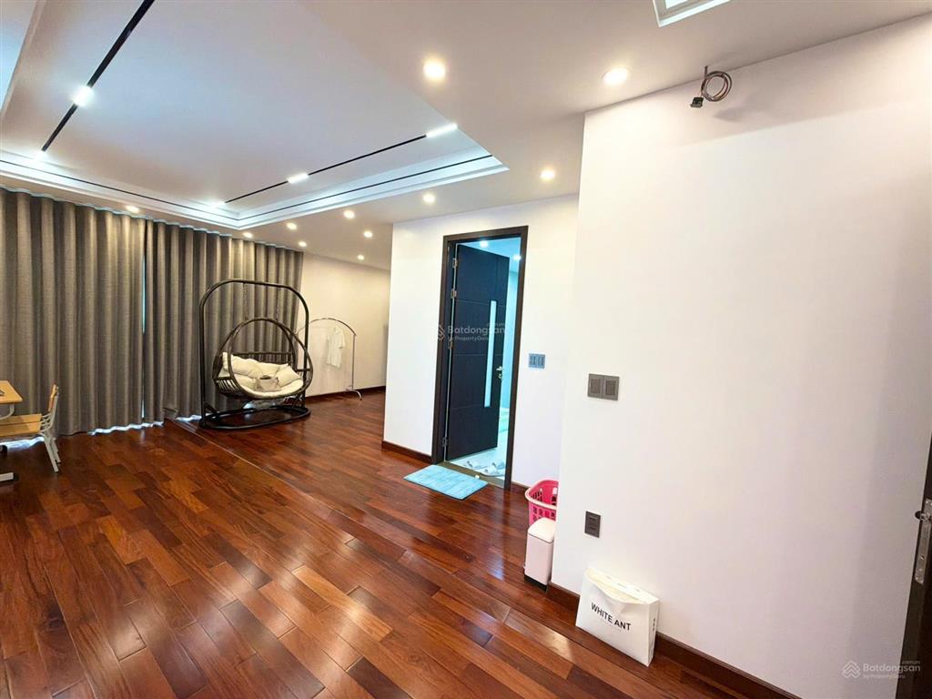 Chuyển nhượng bt song lập hoàng gia vũ yên 180m2, full nội thất view hồ, giá 16.6 tỷ