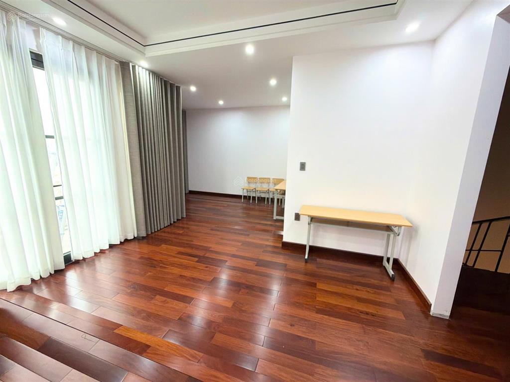 Chuyển nhượng bt song lập hoàng gia vũ yên 180m2, full nội thất view hồ, giá 16.6 tỷ
