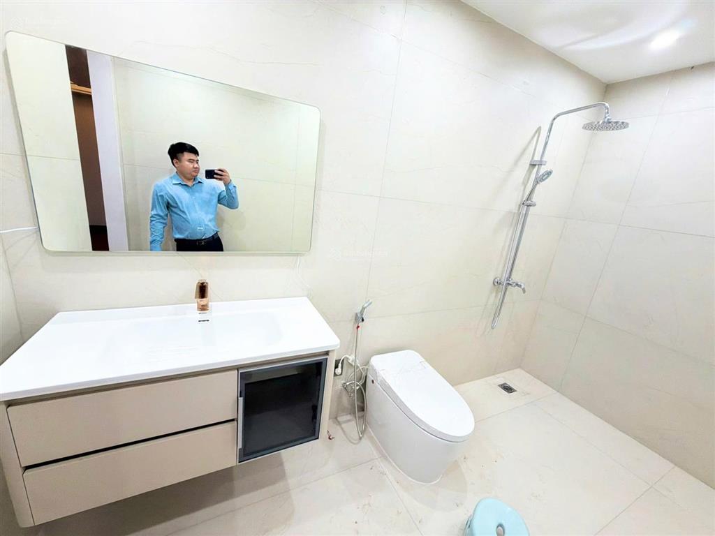 Chuyển nhượng bt song lập hoàng gia vũ yên 180m2, full nội thất view hồ, giá 16.6 tỷ