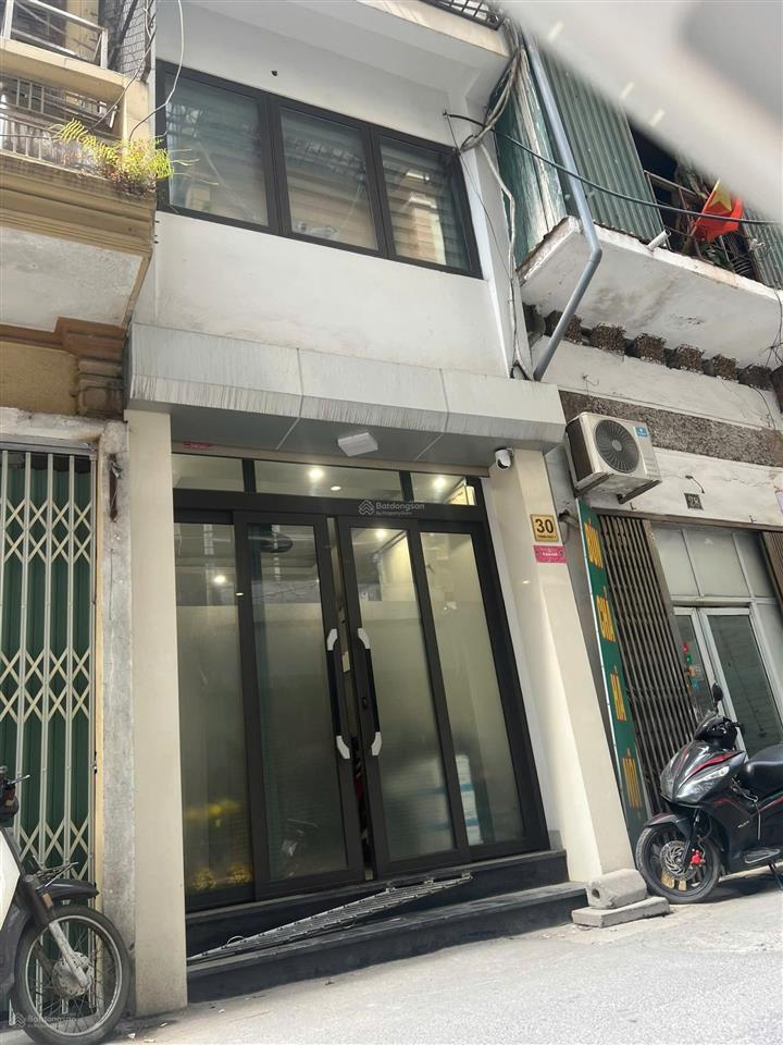Chính chủ bán nhà đất mặt ngõ thịnh hào 1, 5 tầng+1 tum, mới xây có thang máy, ô tô đỗ  trước cửa