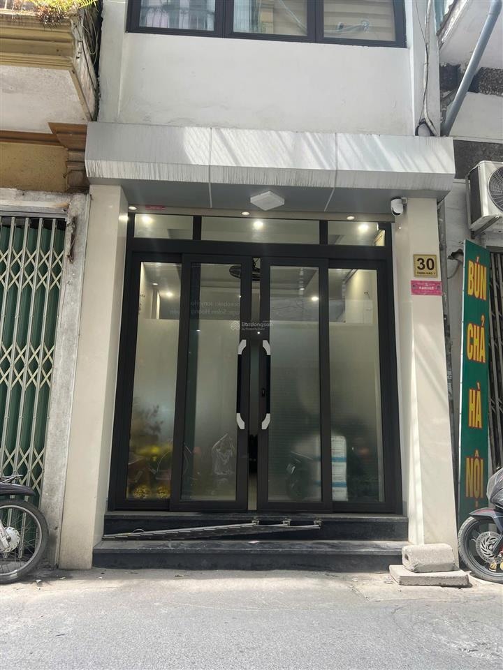 Chính chủ bán nhà đất mặt ngõ thịnh hào 1, 5 tầng+1 tum, mới xây có thang máy, ô tô đỗ  trước cửa