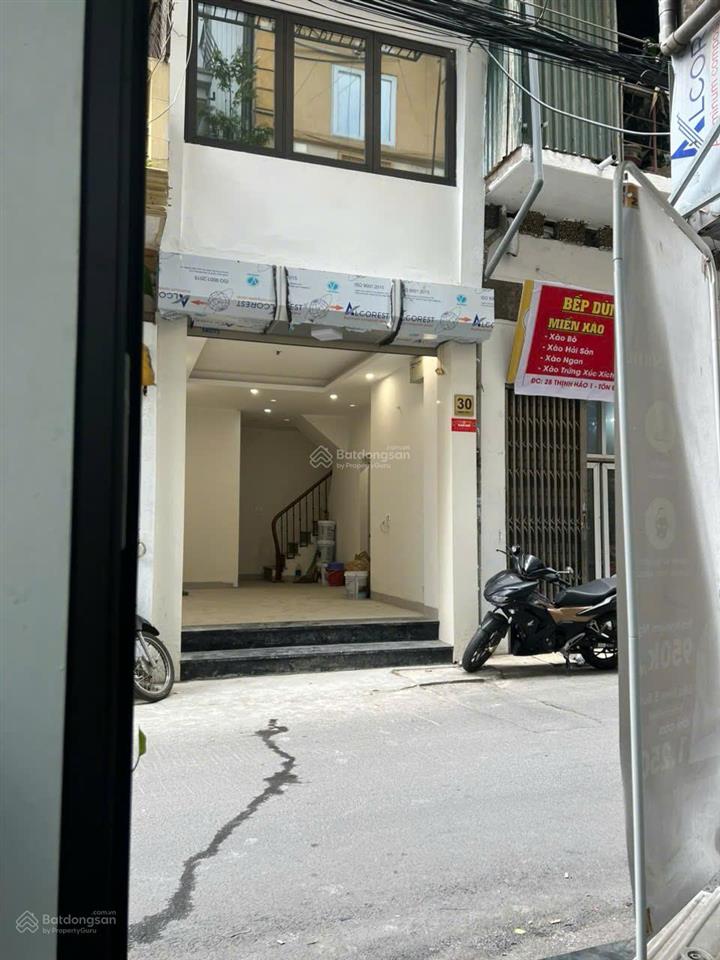 Chính chủ bán nhà đất mặt ngõ thịnh hào 1, 5 tầng+1 tum, mới xây có thang máy, ô tô đỗ  trước cửa