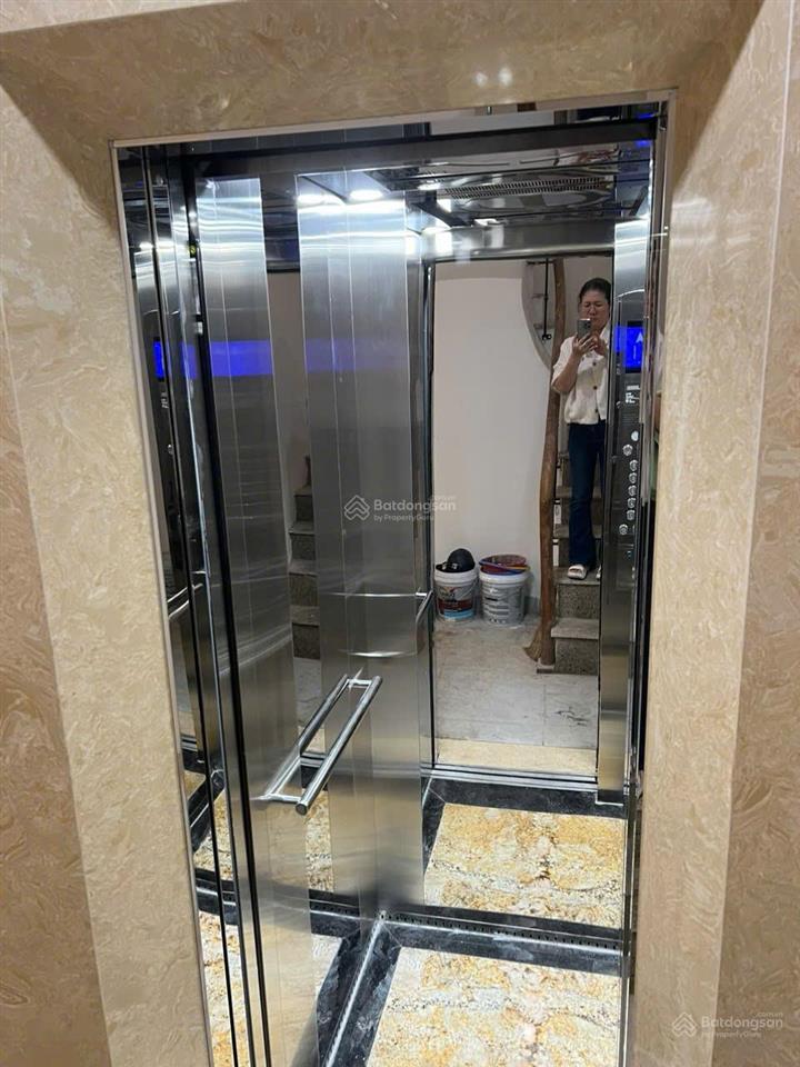 Chính chủ bán nhà đất mặt ngõ thịnh hào 1, 5 tầng+1 tum, mới xây có thang máy, ô tô đỗ  trước cửa