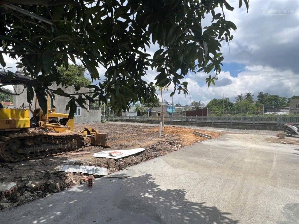 Lô đất 63,4 m2 có thổ cư  mặt kênh giá chỉ 3.15 tỷ  tô ngọc vân, chợ minh phát