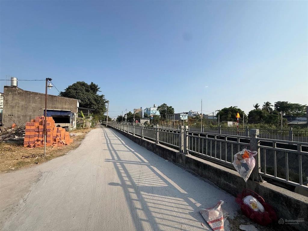 Lô đất 63,4 m2 có thổ cư  mặt kênh giá chỉ 3.15 tỷ  tô ngọc vân, chợ minh phát