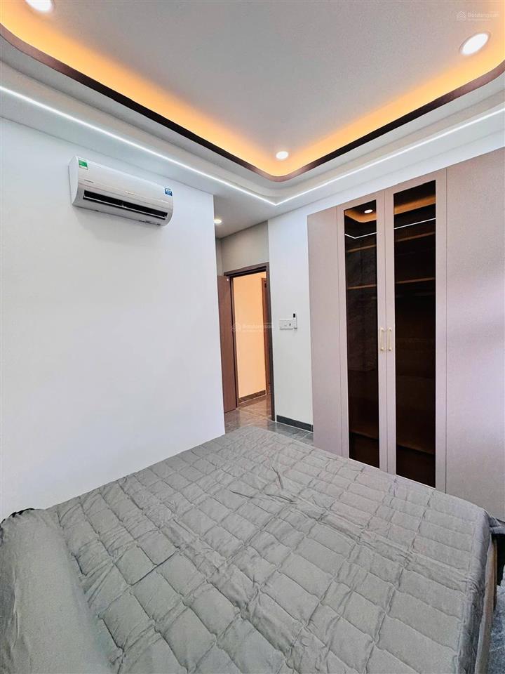 Nhà mới xây 3 lầu 6pn ngang 5.5m 5.75 tỷ  tl15 cách 50m full nội thất cao cấp q12