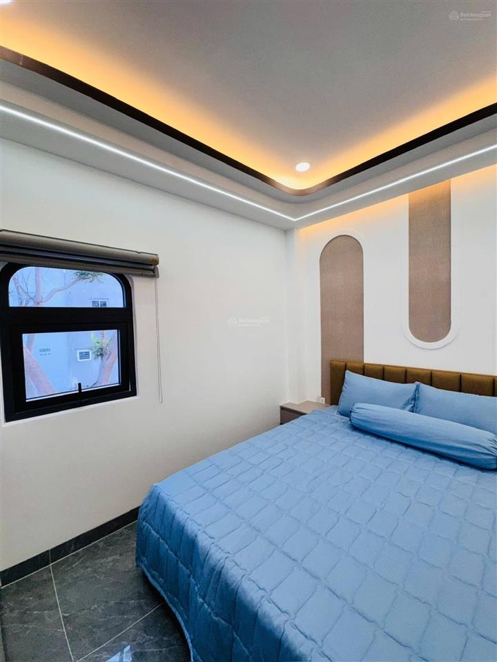 Nhà mới xây 3 lầu 6pn ngang 5.5m 5.75 tỷ  tl15 cách 50m full nội thất cao cấp q12