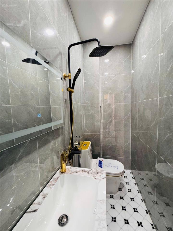Nhà mới xây 3 lầu 6pn ngang 5.5m 5.75 tỷ  tl15 cách 50m full nội thất cao cấp q12