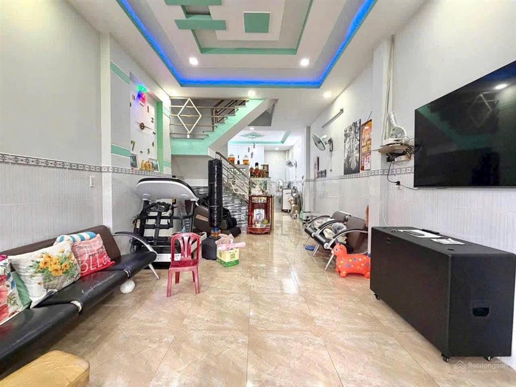 Nhà q12 chủ quyền riêng hẻm ô tô thông 1/ thạnh xuân 33 sát chợ thạnh xuân, 1 lầu 2pn, 3wc.