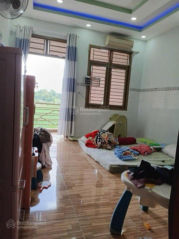Nhà q12 chủ quyền riêng hẻm ô tô thông 1/ thạnh xuân 33 sát chợ thạnh xuân, 1 lầu 2pn, 3wc.