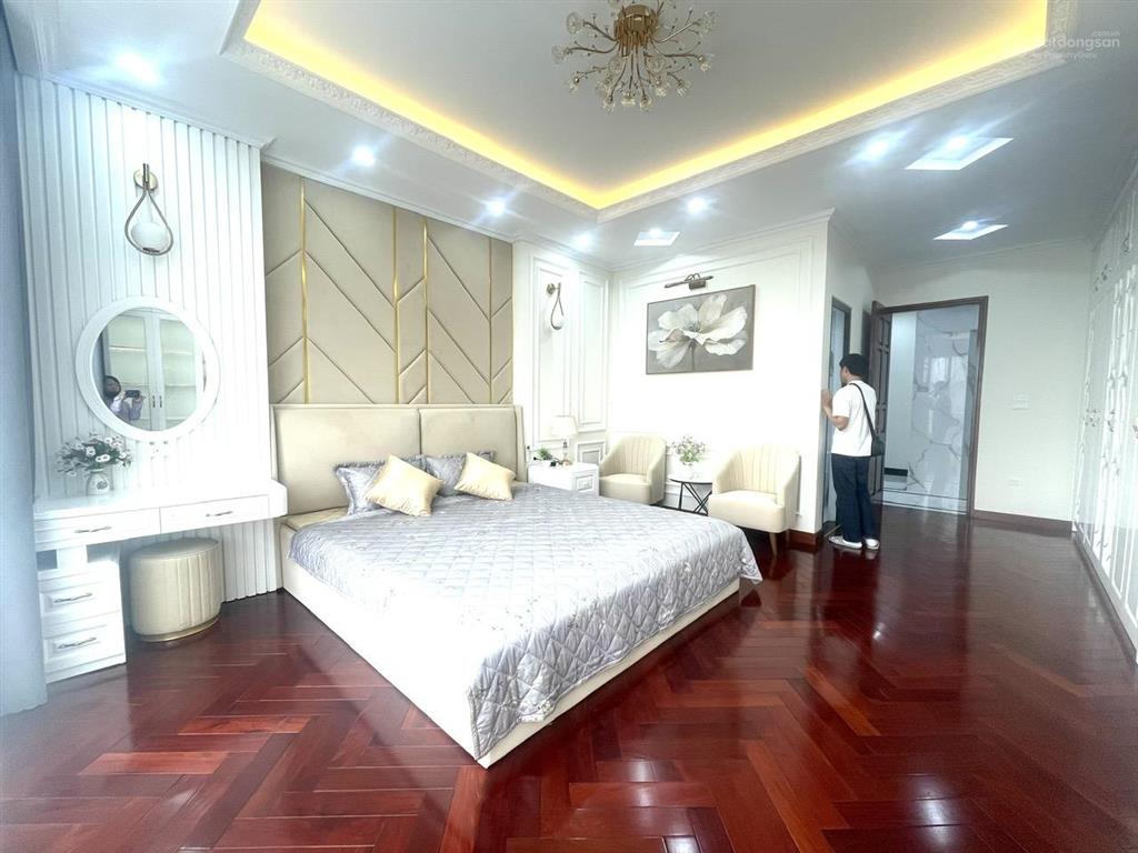 Bán nhà ngay chợ văn phú, kinh doanh cực tốt, dt 55m2 7 tầng thang máy, full nội thất, về ở ngay