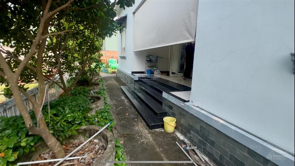 Bán biệt thự lớn mặt tiền đường tỉnh lộ đt 826, xã mỹ lệ, cần đước, long an, tây ninh gần 3000m2