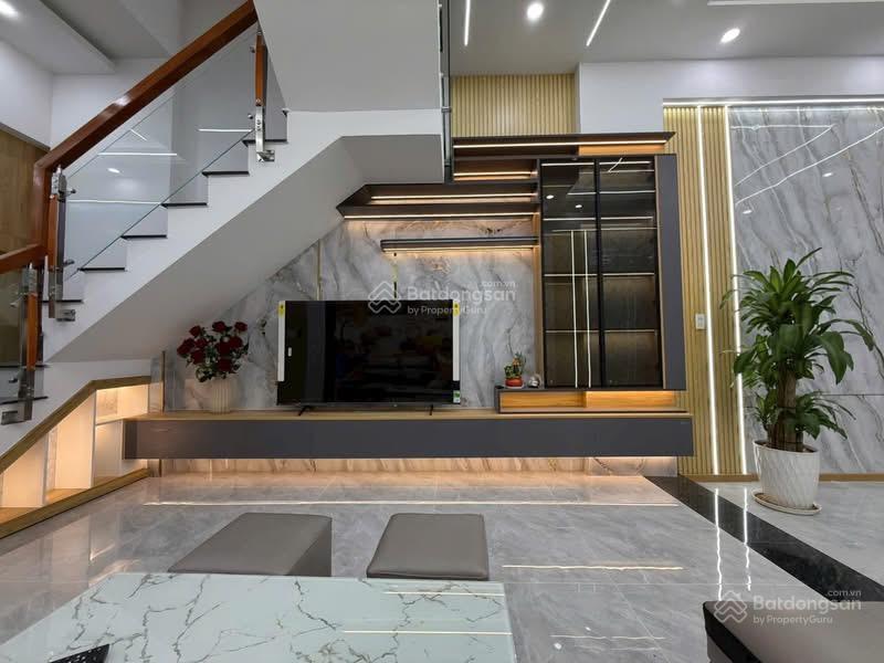 Nhà phường tân đông hiệp  tp dĩ an vị trí ngay chợ thông dụng, công ty kính nổi