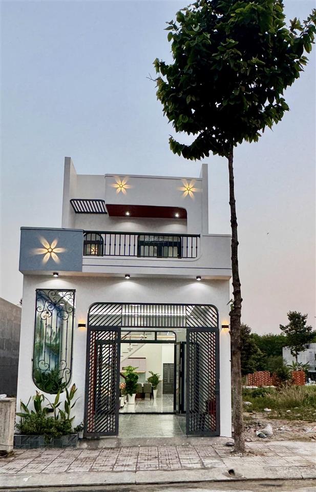 Nhà khu dân cư hội nghĩa  tp tân uyên gần chợ quang vinh 3.