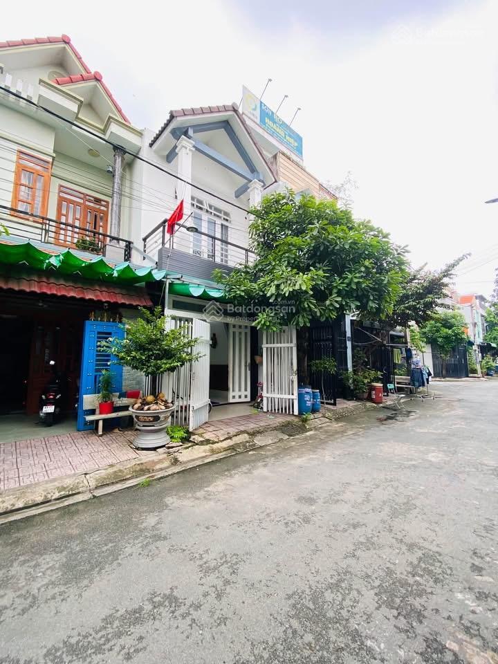 Nhà phường đông hoà, thành phố dĩ an gần sân vận động