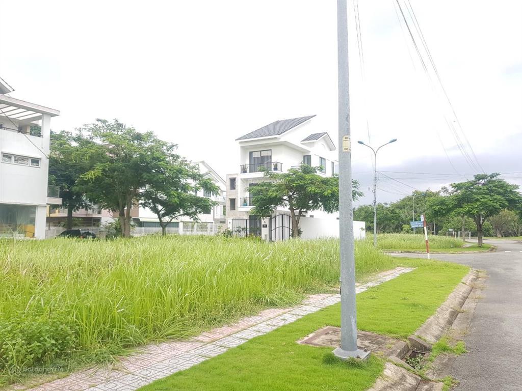 Cần bán lô góc trục chính khu topia khang điền giá 72 triệu/m2