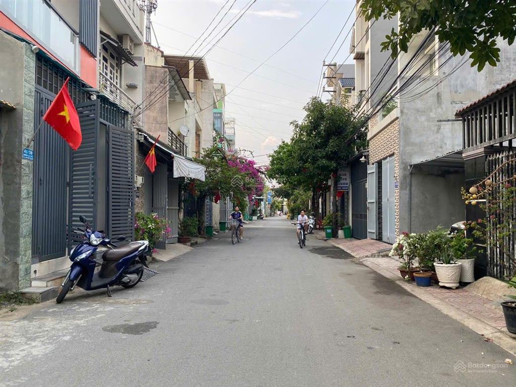 Bán lô góc 81.3m2 khu đông sài gòn, đường gò cát, giá 4.7 tỷ còn bớt