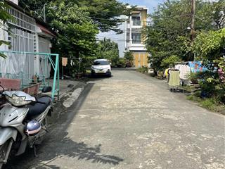 Bán nhanh nhà 90m2 ngang 5m xây 1 trệt 2 lầu ngay vòng xoay phú hữu quận 9 giá tốt