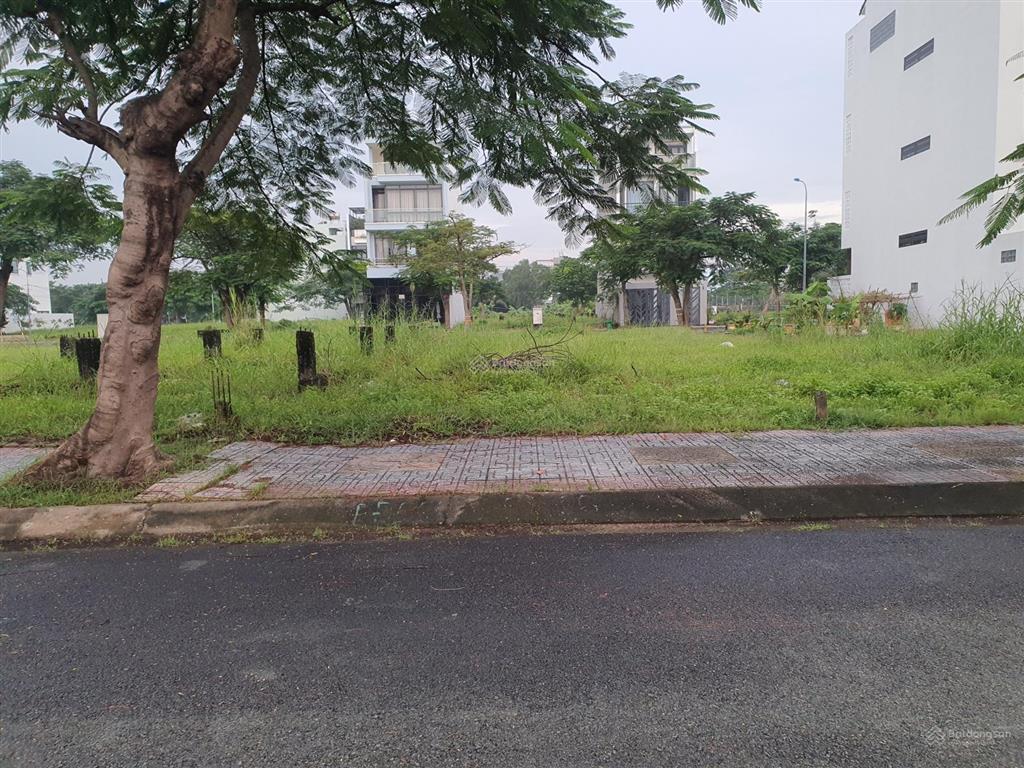 Cần bán nhanh lô góc trục chính khu topia khang điền giá tốt