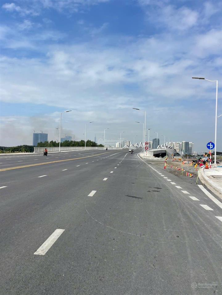 Cần bán nhanh lô 180m2 trục thông thoáng hưng phú giá 76 tr/m2