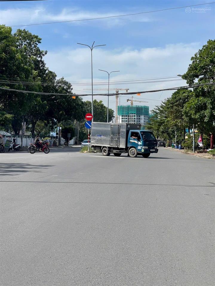 Cần bán nhanh lô 180m2 trục thông thoáng hưng phú giá 76 tr/m2