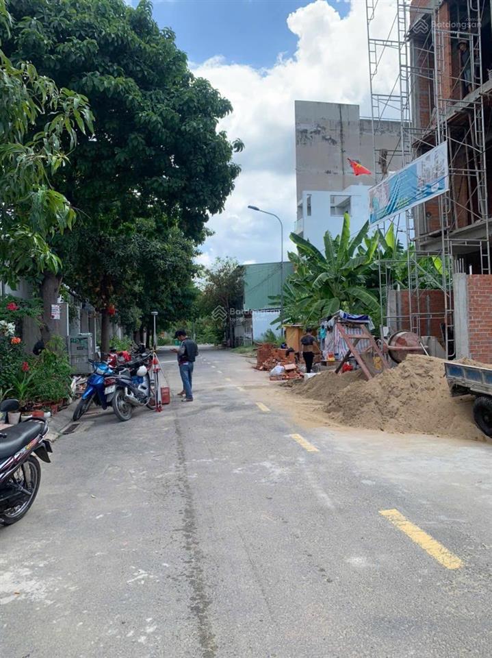 Bán nhanh 53m2 hẻm thông xe hơi 68 bưng ông thoàn, giá 4,95 tỷ / sổ riêng