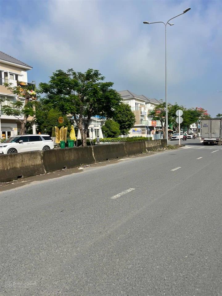 Chủ cần bán nhanh nhà phố 5x18m đối diện công viên merita khang điền đường liên phường