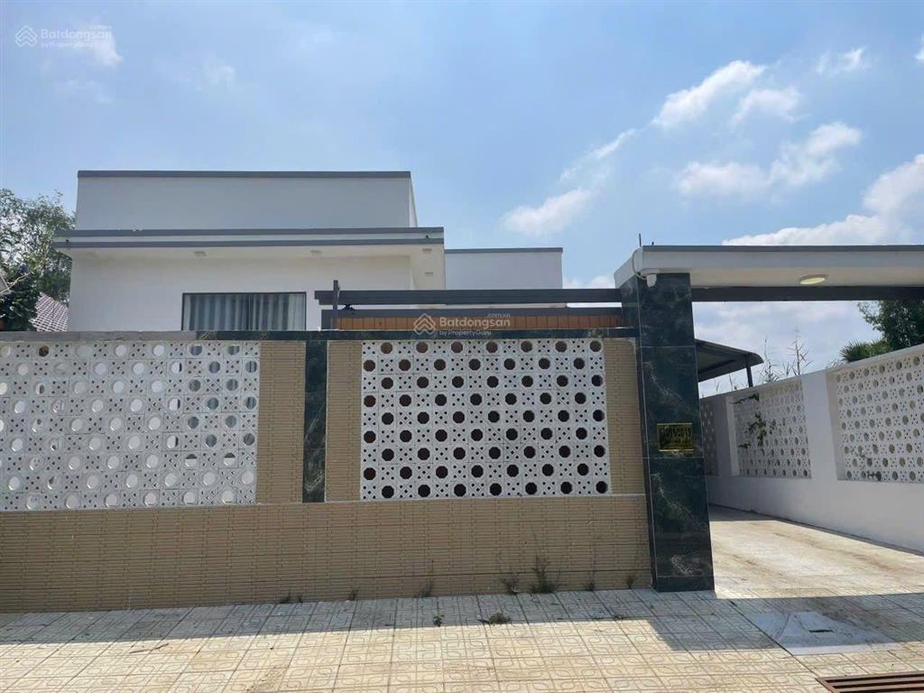 Chủ nhà kẹt tiền cần bán căn biệt thự giáp sông diện tích 622m giá 15 tỷ ( sổ sẵn )