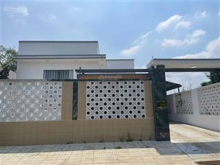 Chủ nhà kẹt tiền cần bán căn biệt thự giáp sông diện tích 622m giá 15 tỷ ( sổ sẵn )