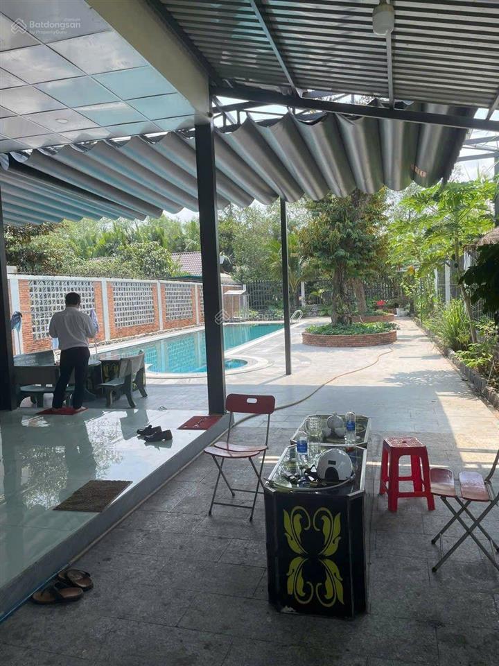 Chủ nhà kẹt tiền cần bán căn biệt thự giáp sông diện tích 622m giá 15 tỷ ( sổ sẵn )