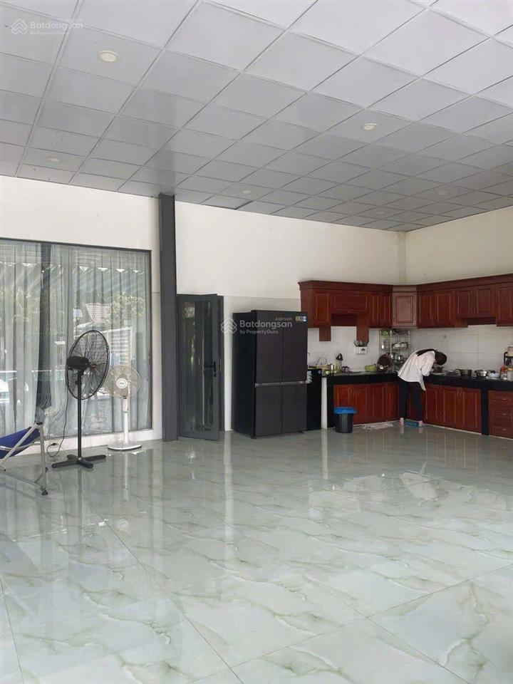 Chủ nhà kẹt tiền cần bán căn biệt thự giáp sông diện tích 622m giá 15 tỷ ( sổ sẵn )