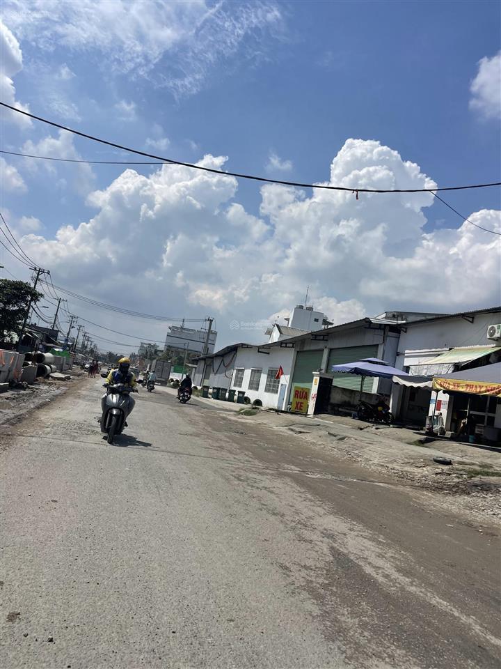 Bán nhanh 220m đất nền xây cao tầng cách lò lu tầm 15m giá tốt