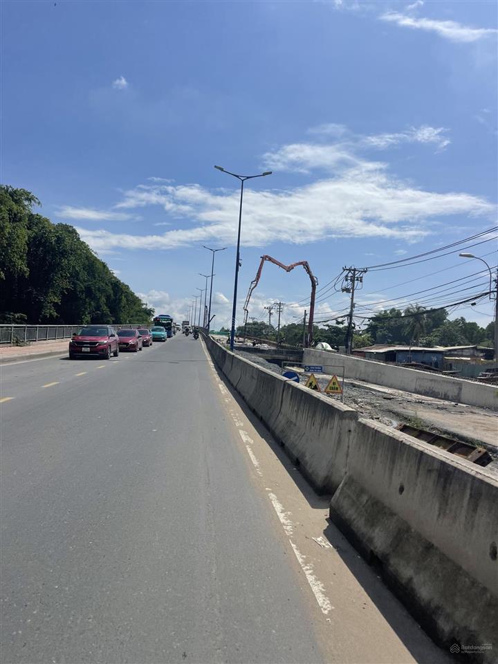 Bán nhanh 220m đất nền xây cao tầng cách lò lu tầm 15m giá tốt