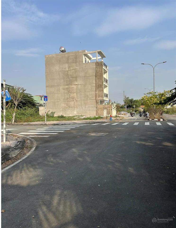 Bán nhanh 90m đất nền trục 12m quận 2 giá 7,9 tỷ/ sổ riêng