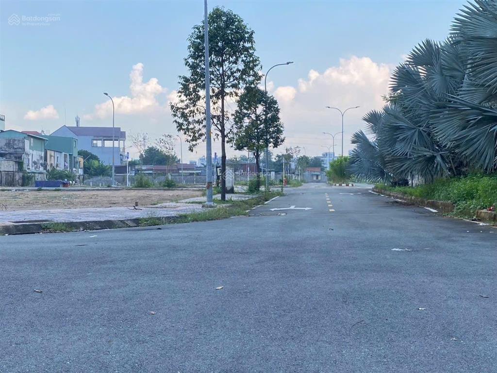 Bán nhanh 90m đất nền trục 12m quận 2 giá 7,9 tỷ/ sổ riêng
