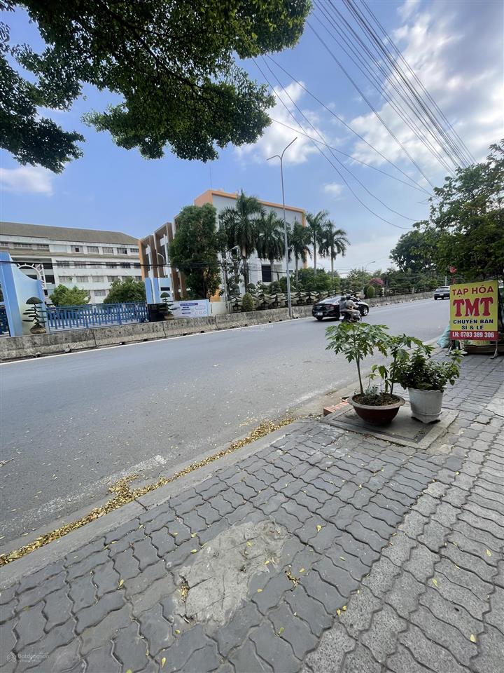Chính chủ cần bán nhanh căn hộ dịch vụ khu liên phường, giáp global city, quận 2, giá tốt
