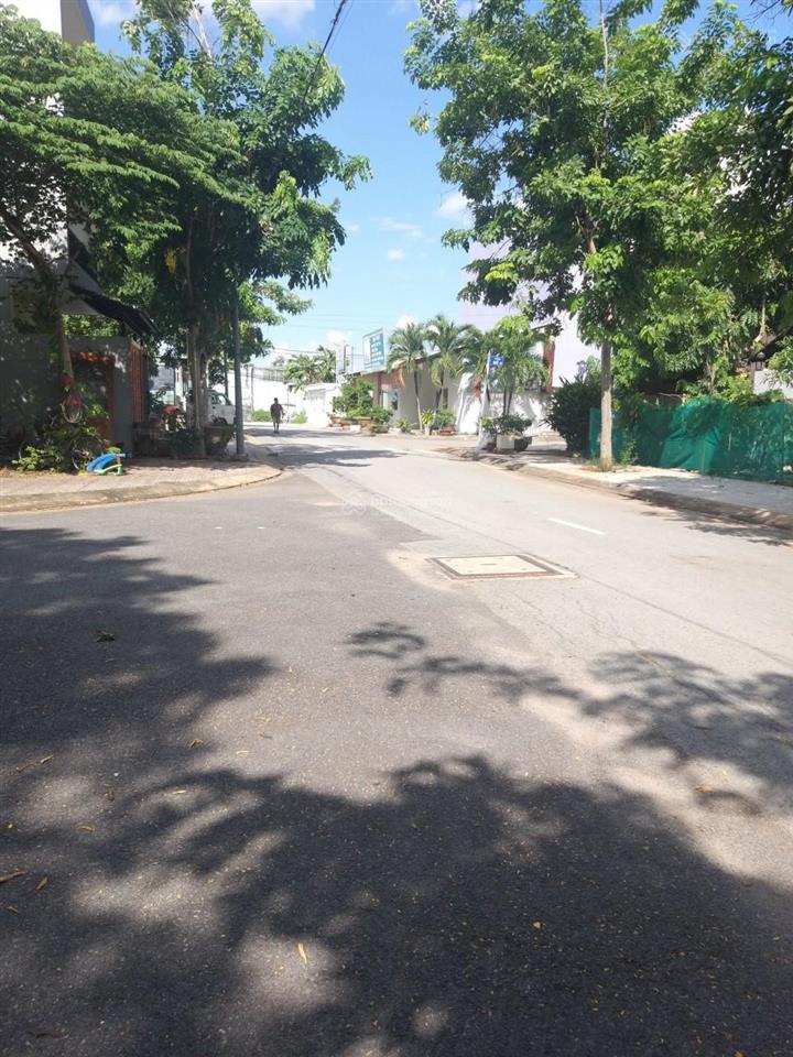 Cần bán lô đất 100m2 khu xuất nhập khẩu, bưng ông thoàn, giá 7.7 tỷ