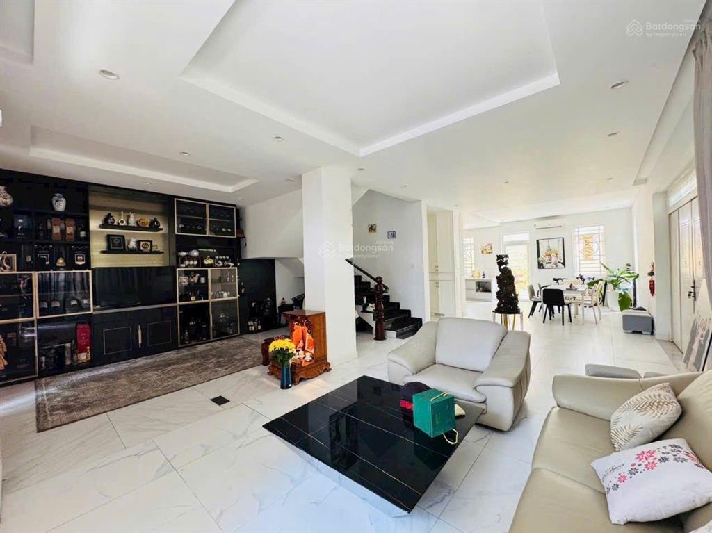 Bán căn biệt thự 180m2 khu dân cư liên phường, giá 22.5 tỷ (sổ sẵn)