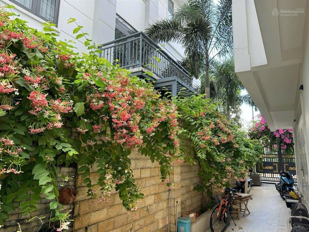 Bán căn biệt thự 180m2 khu dân cư liên phường, giá 22.5 tỷ (sổ sẵn)