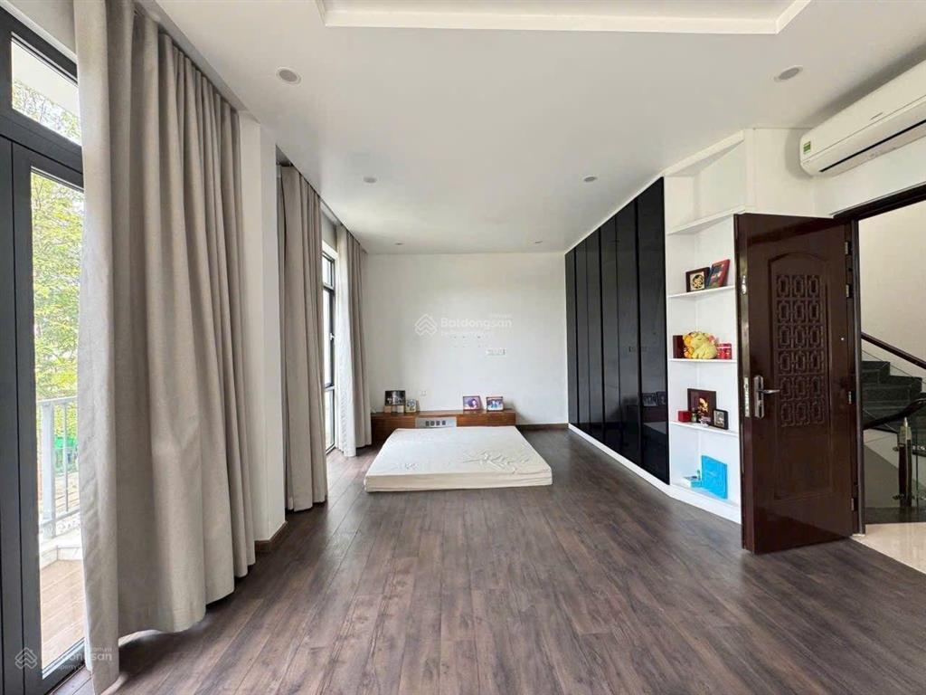 Bán căn biệt thự 180m2 khu dân cư liên phường, giá 22.5 tỷ (sổ sẵn)