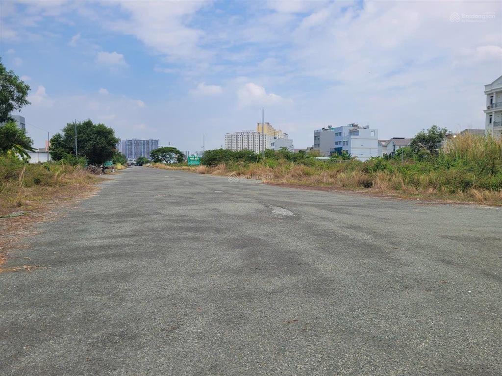 Cần bán 90m2 đất mặt tiền đường liên phường giá 9,72 tỷ sổ riêng