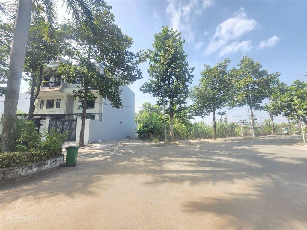 Bán lô đất 100m2 một sẹc bưng ông thoàn, giá 4.5 tỷ