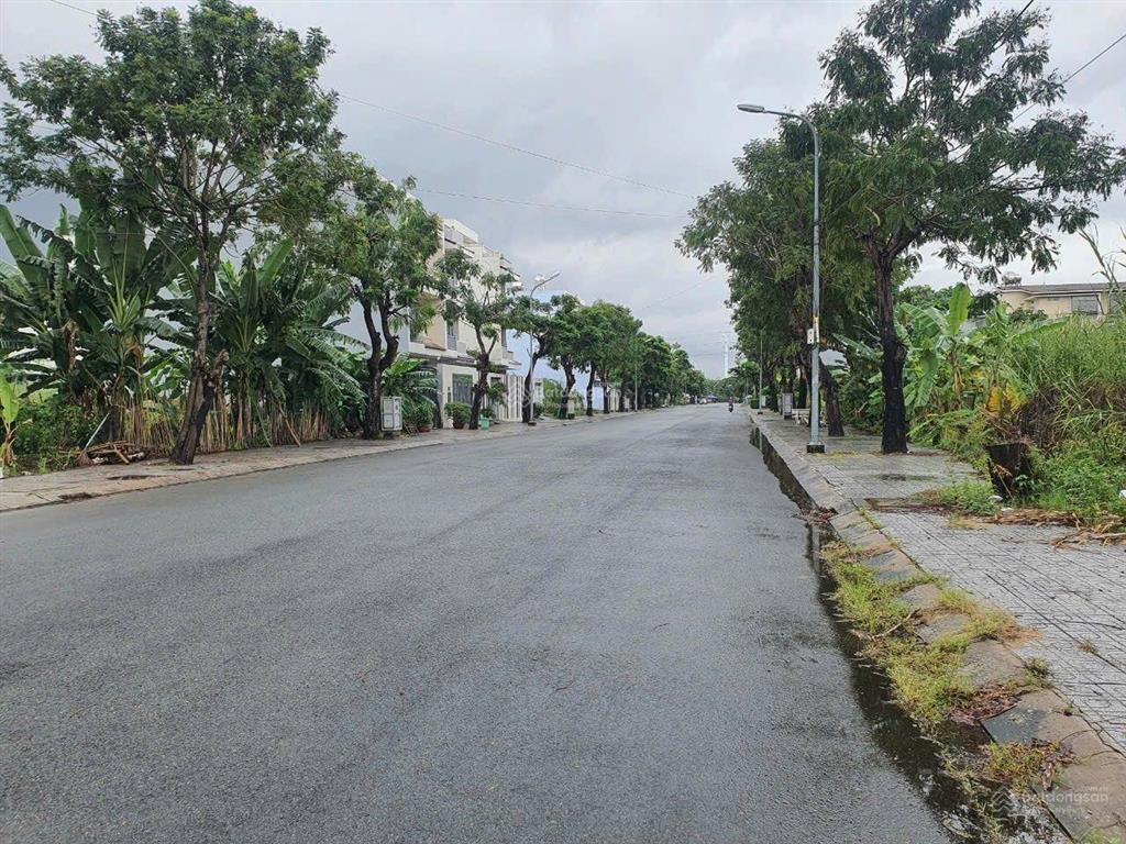 Bán lô đất 90m2 trục đường 15m khu hưng phú (giá 8.5 tỷ)
